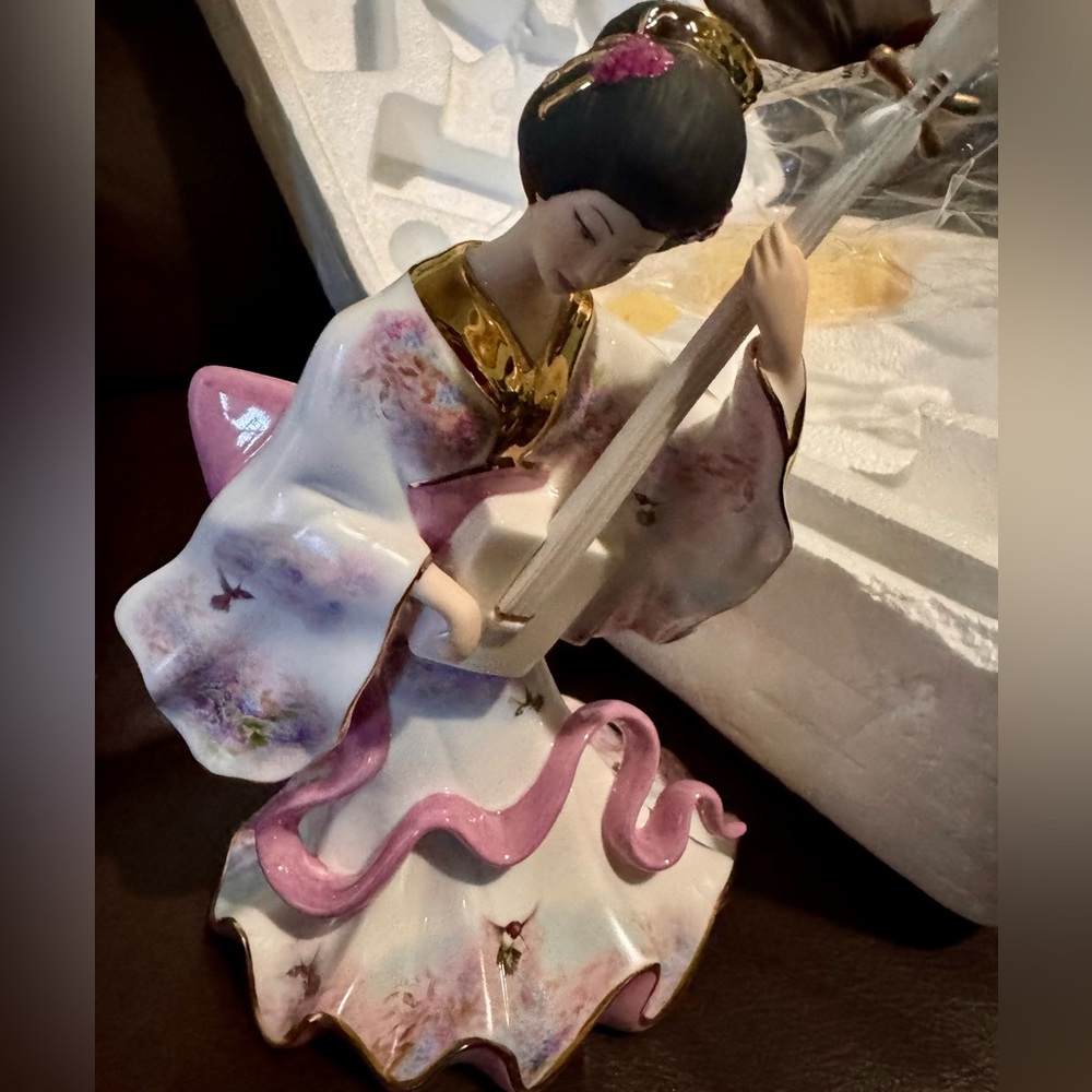 Heavily maiden, geisha figurine #11